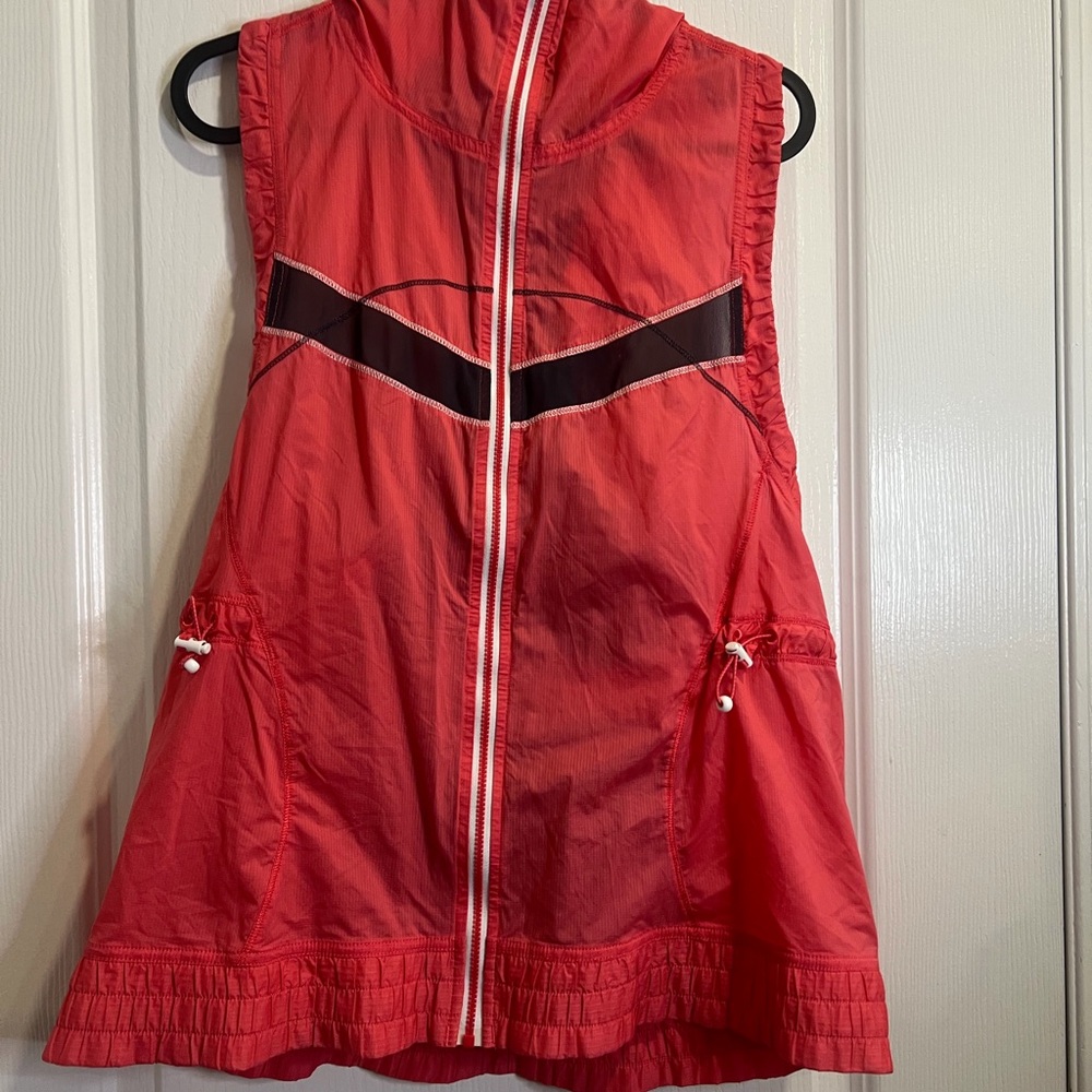 Lululemon Athletica Vibrant Red Vest with Black Details - Picture 3 of 7